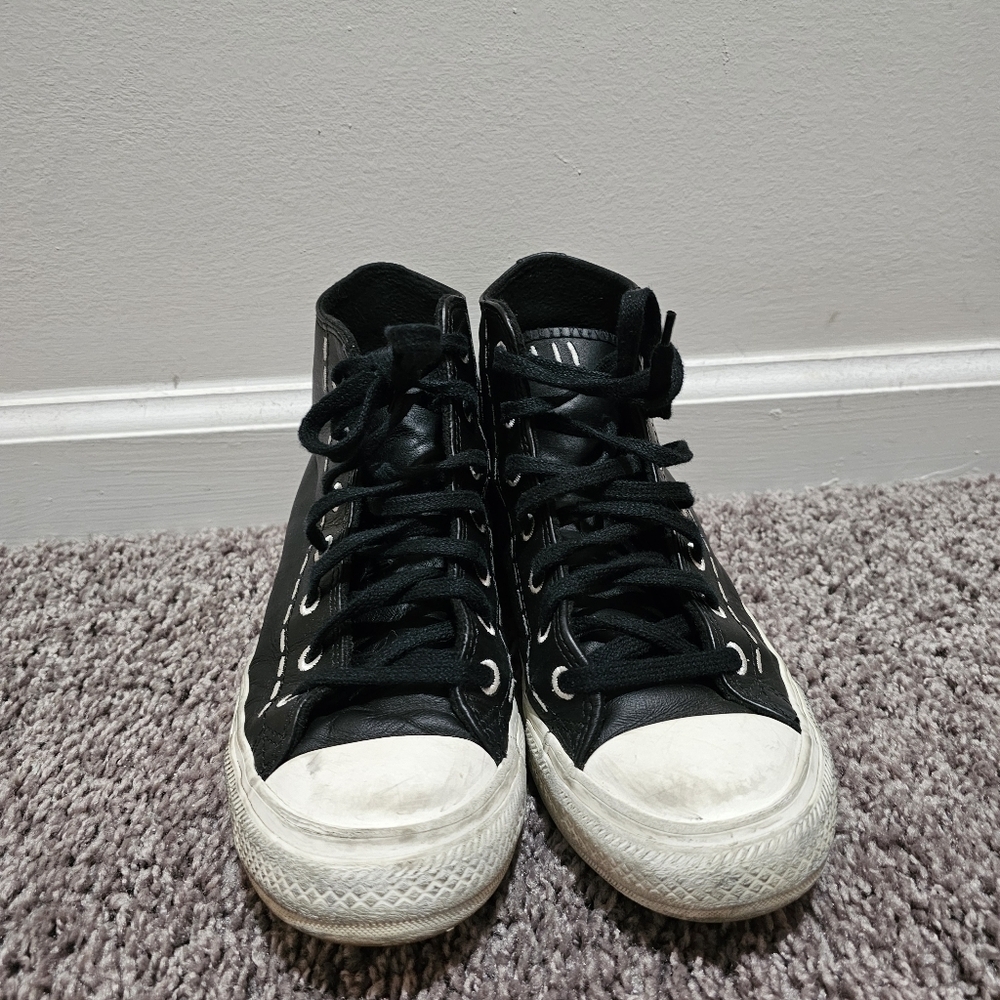 Chuck Taylor Women Leather Converse sneakers size 8 - Picture 3 of 12